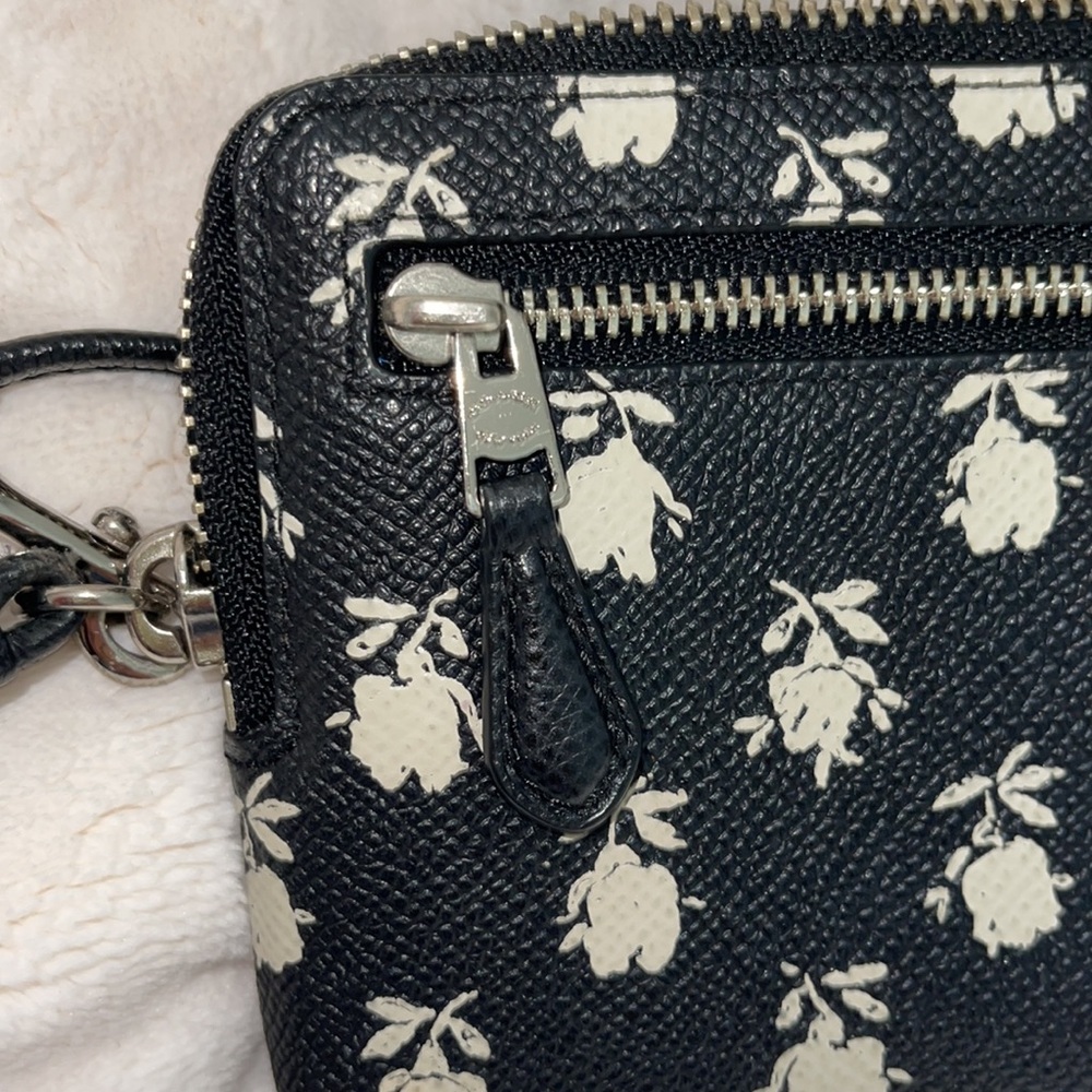 Coach Wallet - Picture 4 of 5